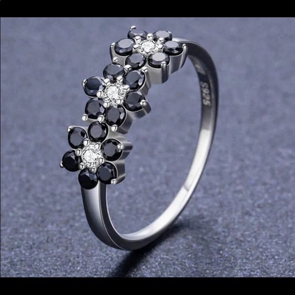 Beautiful onyx bouquet Ring NWT - Picture 2 of 4